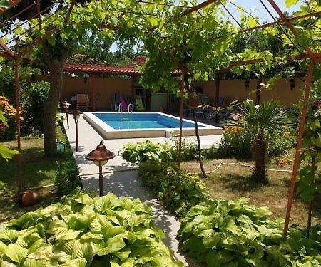 Guest House Yavorov Chernomorets Exterior foto